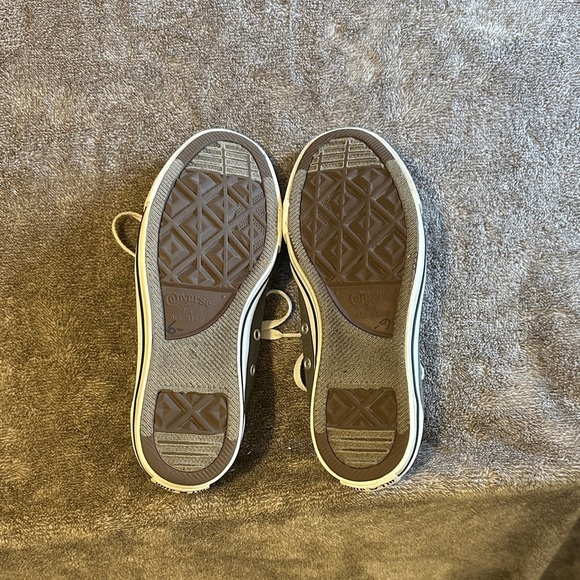 Converse Classic Men’s Gray and White Sneakers - Picture 5 of 5